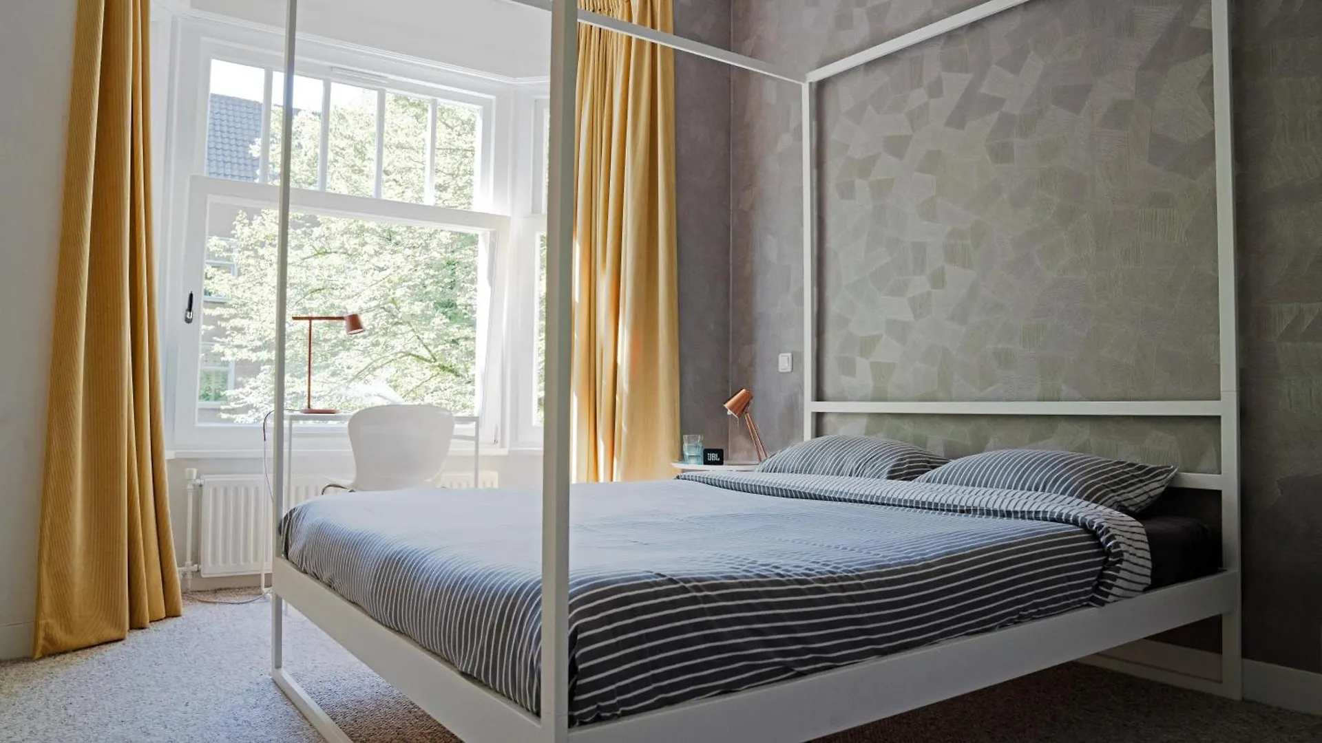 Authentic Amsterdam Bed And Breakfast Rai