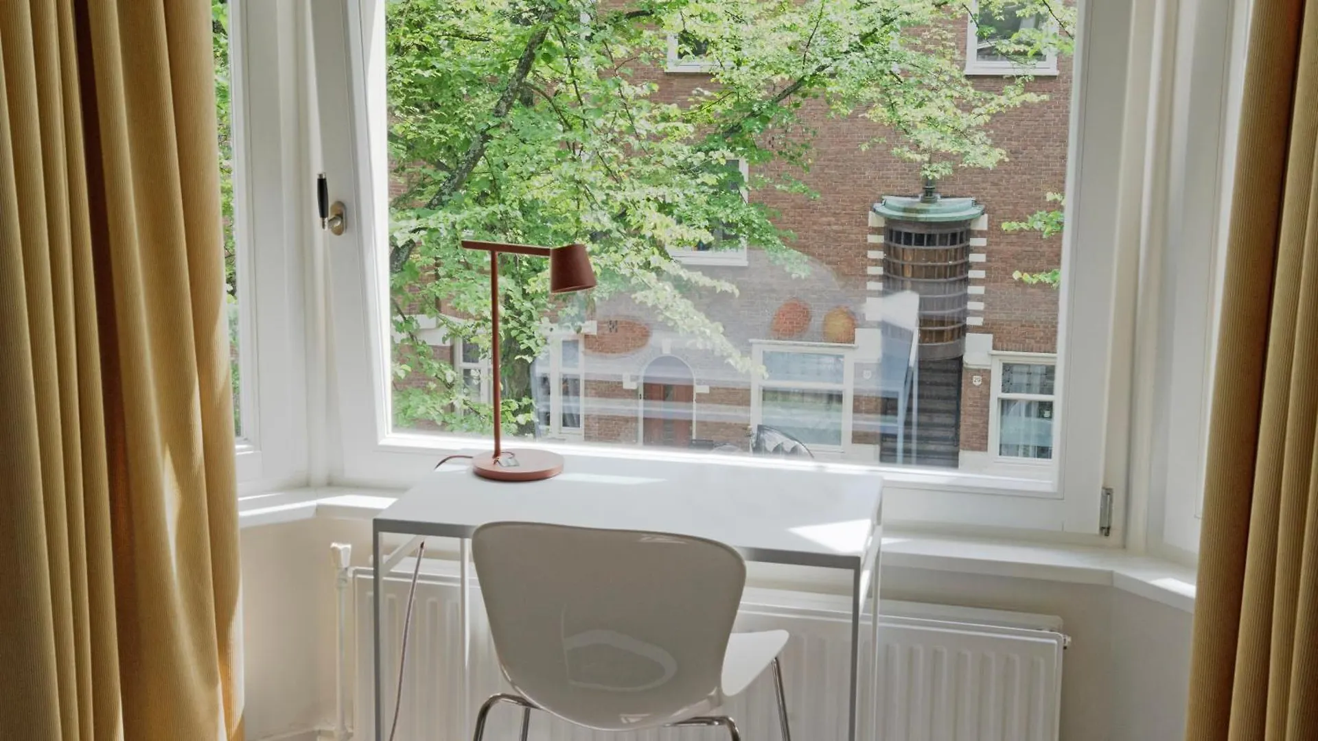 Authentic Amsterdam Bed And Breakfast Rai Bed & Breakfast